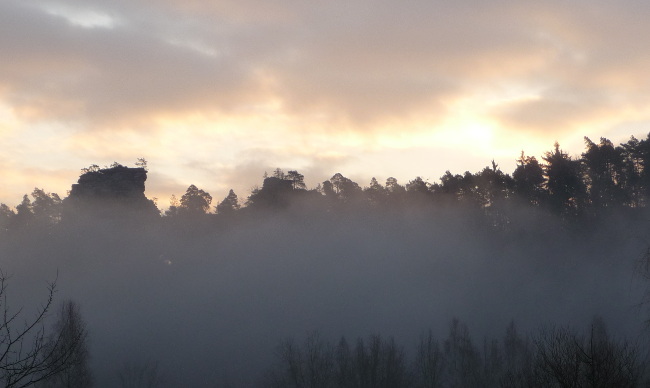 Sonnenaufgang im Dezember, Pfälzer Wald bei Dahn